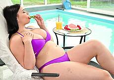 Busty Babe Sofia Lee Seduces The Pool Guy Into No Strings Anal Gp2949 PornWorld