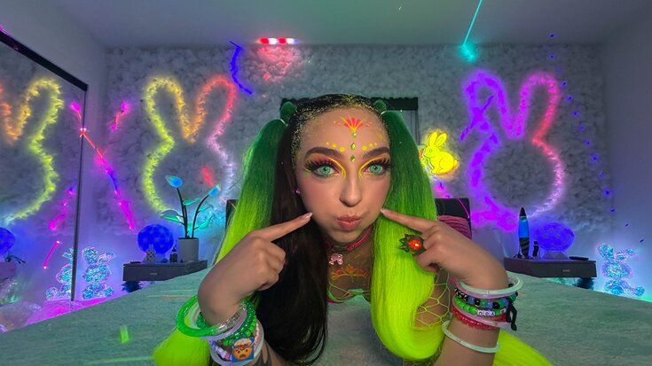 The Afters Got Loud Once Her Toy Started Buzzing - Video - ravebunnys